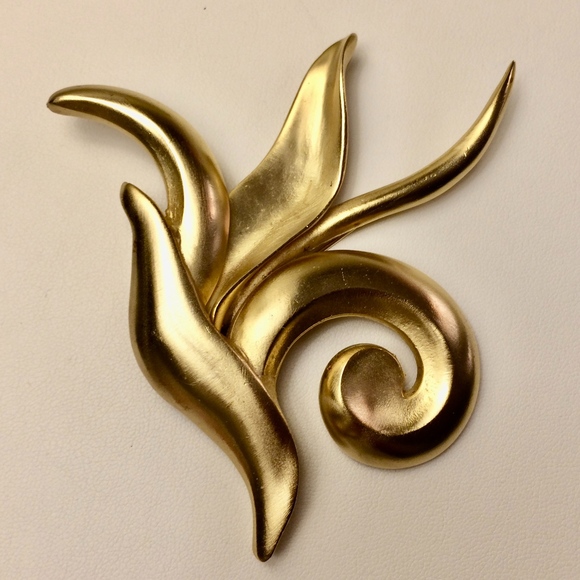 80s Gold-Tone Leaf Brooch - Picture 1 of 8